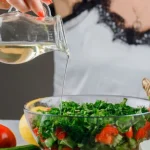 tozi-dresing-za-salati-nasarchava-barzoto-otslabvane-prigotvyaneto-mu-otnema.webp.webp